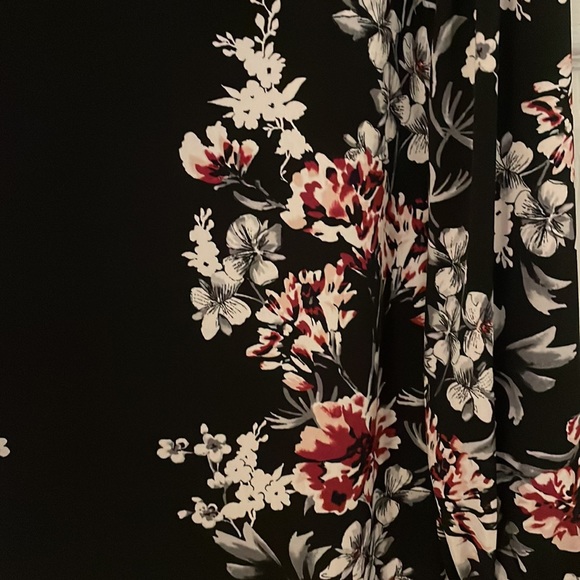 White House black market tunic blouse. - Picture 2 of 4